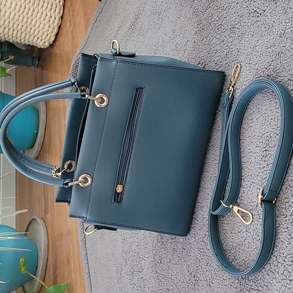 Blueish Turquoise HandBag with detachable strap - Picture 3 of 4